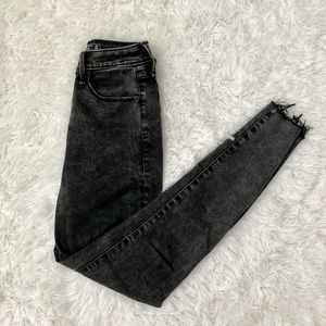 🖤A&F Black Washed Skinny Jeans🖤